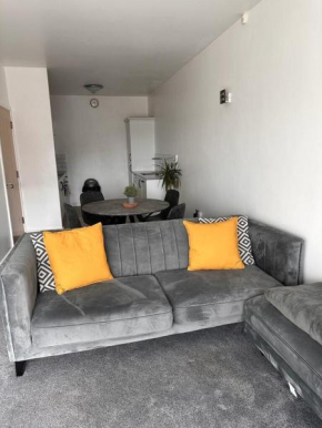 Recently Refurbished Apt central MK FREE PARKING